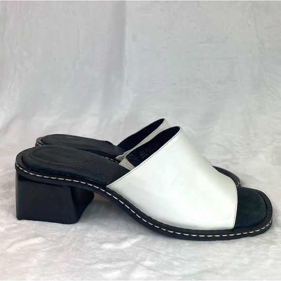 Easentials Slides White Sandals Square Toe Y2K Block Heel Leather 9W - Picture 1 of 14